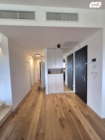 גג/ פנטהאוז, הצמרות, קיסריה