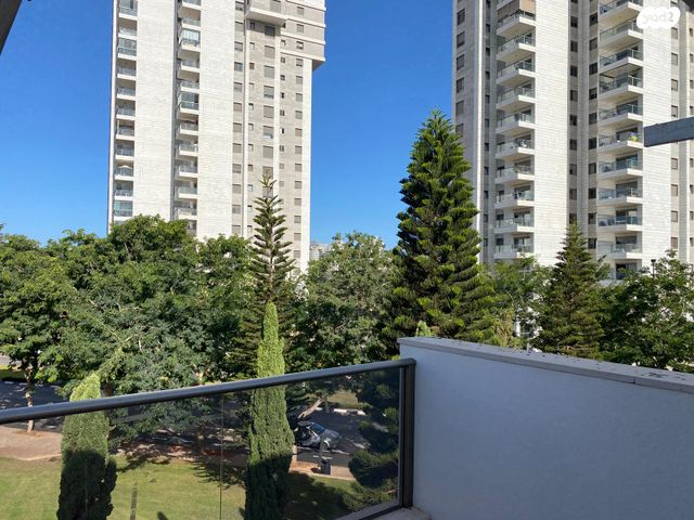 דופלקס, אירוס הארגמן, גבעת האירוסים, נתניה