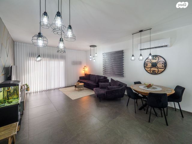 דופלקס, חורשת האקליפטוס 104, אדמית / יערית, שלומי