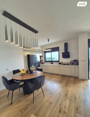 גג/ פנטהאוז, הצמרות, קיסריה