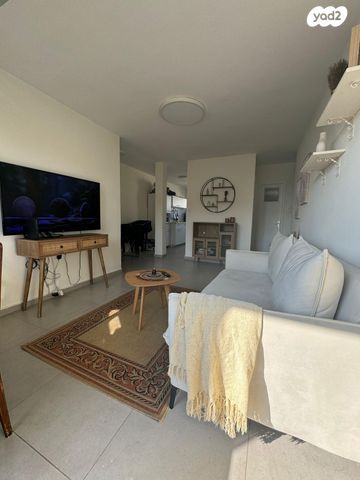 דירה, יעקב פיינשטיין, אושיות, רחובות