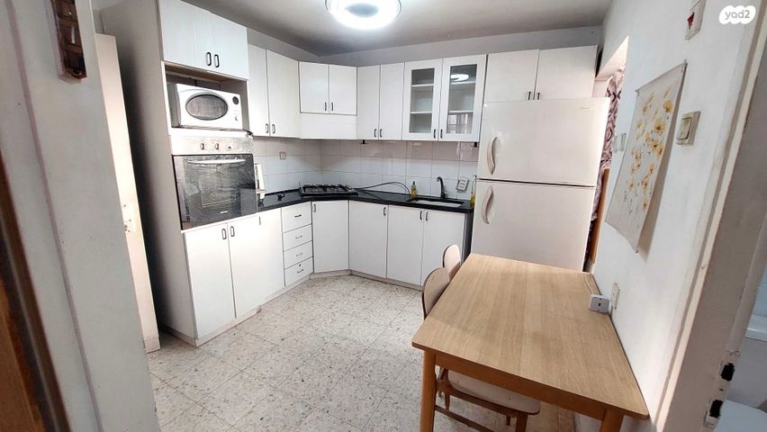 דירה, שמעון בר גיורא, שכונה ד', באר שבע