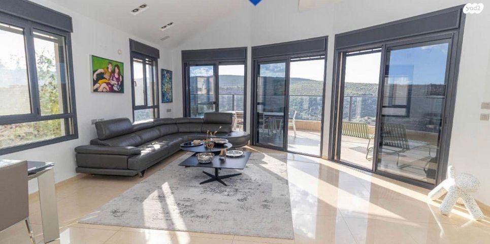 הוד הכרמל, דניה