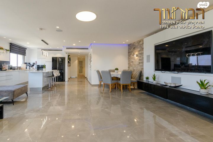 גג/ פנטהאוז, צור יצחק, צור יצחק