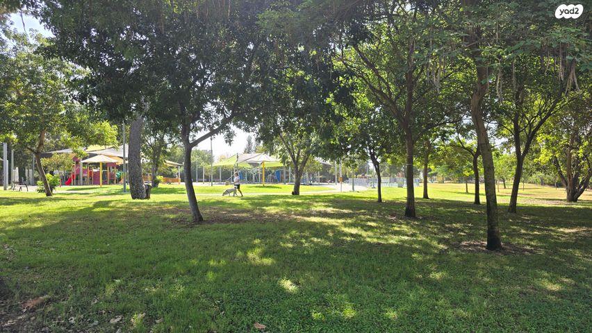 דו משפחתי, גיל עמל, הוד השרון