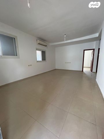 דו משפחתי, פינס, שיכוני מזרחי, כפר סבא