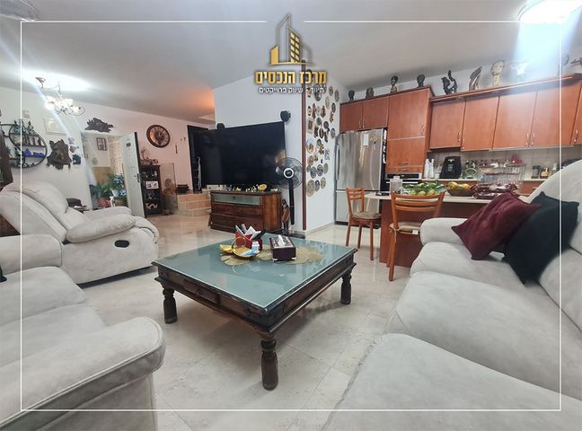 דירת גן, מעלה אדומים