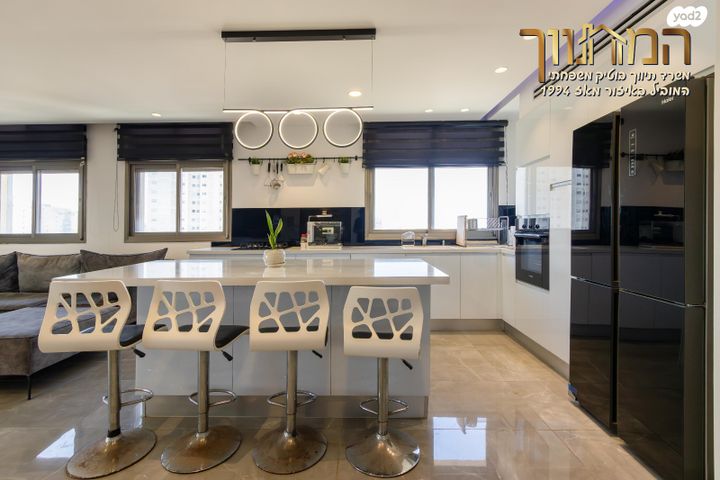 גג/ פנטהאוז, צור יצחק, צור יצחק