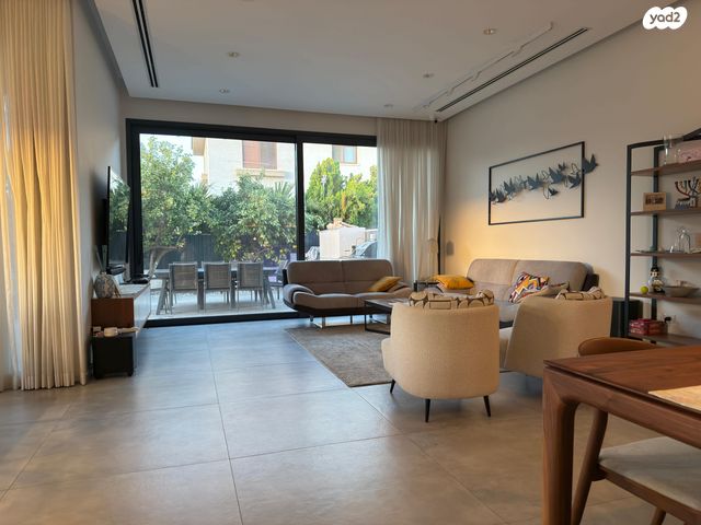 בית פרטי/ קוטג', נאות הפרחים, גן יבנה