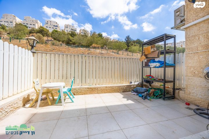 דירה, הרב אריה בינה, חומת שמואל, הר חומה, ירושלים