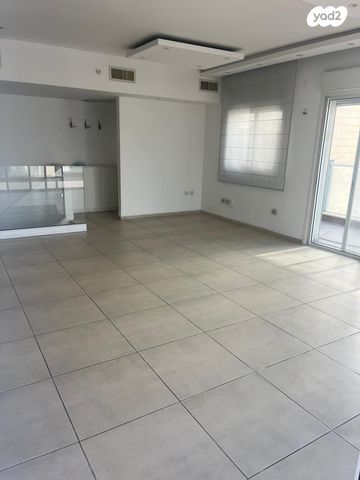 גג/ פנטהאוז, הרצוג 11, מרכז דרום, רעננה