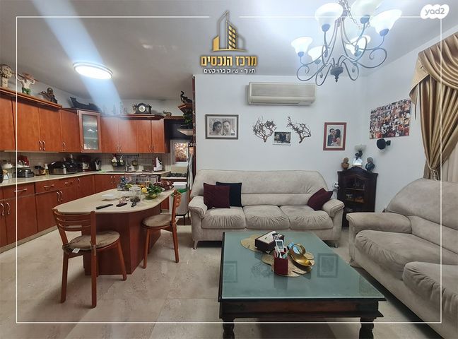 דירת גן, מעלה אדומים