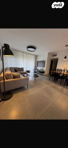 דירה, עקיבא, 2004, רעננה