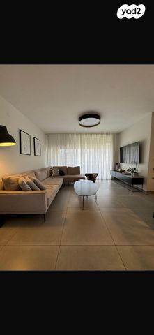 דירה, עקיבא, 2004, רעננה