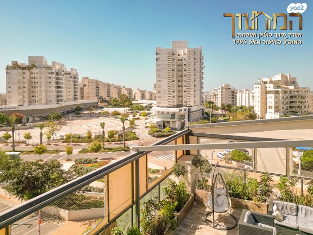 גג/ פנטהאוז, צור יצחק, צור יצחק