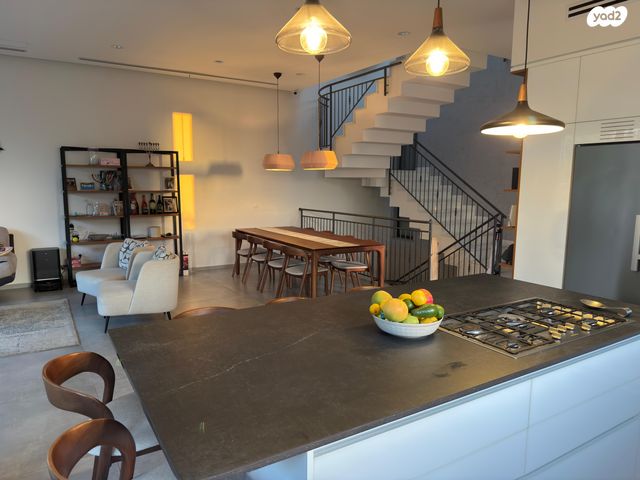 בית פרטי/ קוטג', נאות הפרחים, גן יבנה