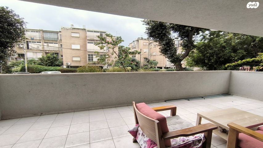 נווה יהושע, ערמונים