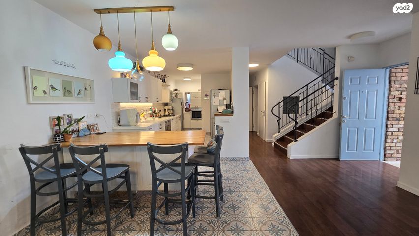 דו משפחתי, גיל עמל, הוד השרון