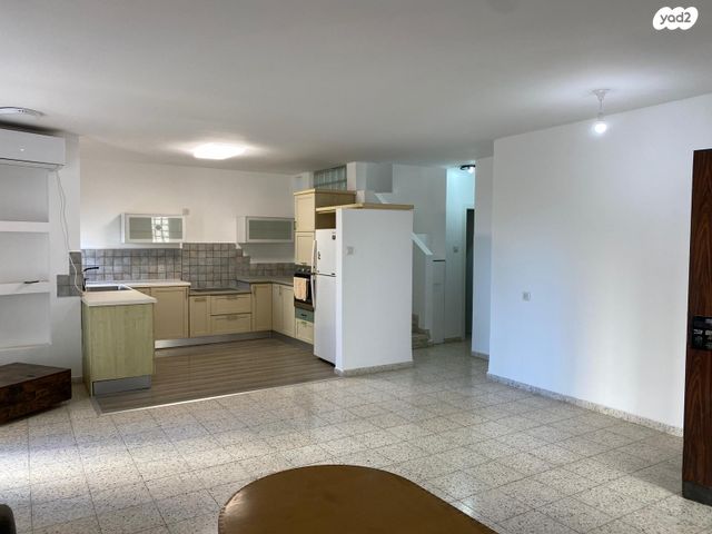 דופלקס, אירוס הארגמן, גבעת האירוסים, נתניה