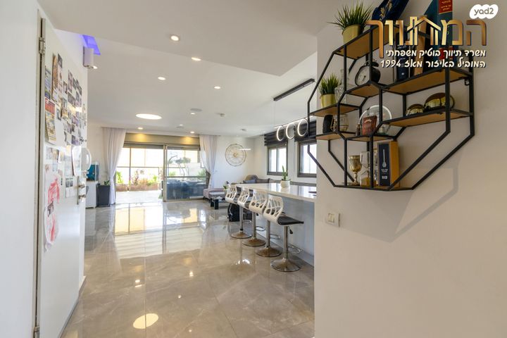 גג/ פנטהאוז, צור יצחק, צור יצחק