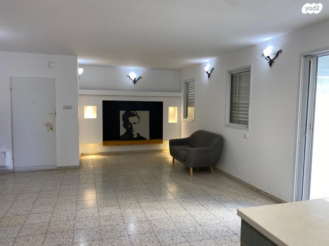 דופלקס, אירוס הארגמן, גבעת האירוסים, נתניה