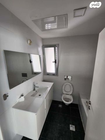 דירה, יעל רום, הדר המושבות החדשה / אם המושבות החדשה, פתח תקווה