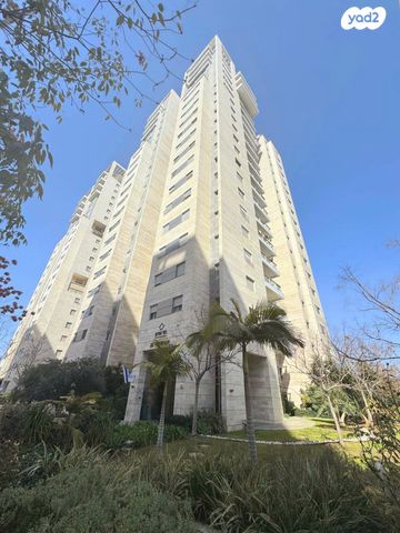 דירה, אפרים קציר, הוד השרון