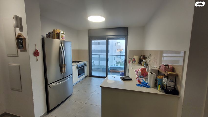 דירה, שרה אהרונסון, גדרה