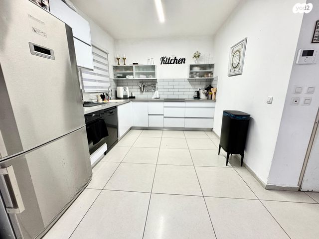 דירה, רחובות המדע, רחובות