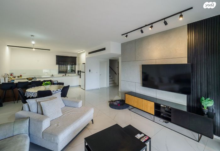 דופלקס, חורשת האקליפטוס 116, אדמית / יערית, שלומי