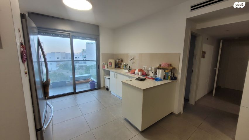 דירה, שרה אהרונסון, גדרה