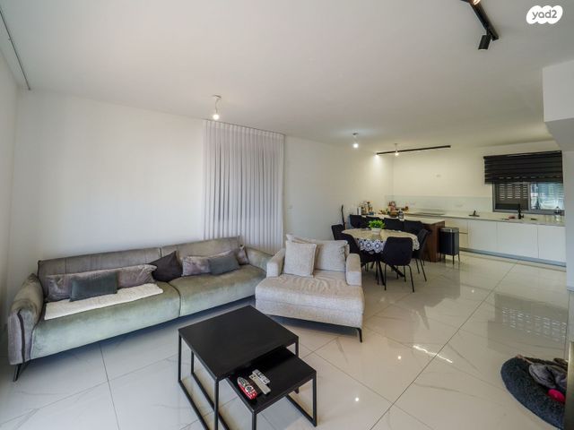 דופלקס, חורשת האקליפטוס 116, אדמית / יערית, שלומי