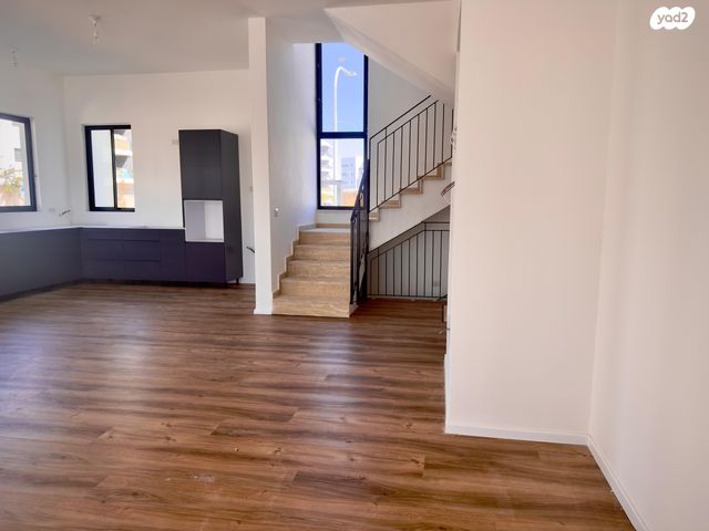 בית פרטי/ קוטג', עופרה, גן יבנה מערב, גן יבנה