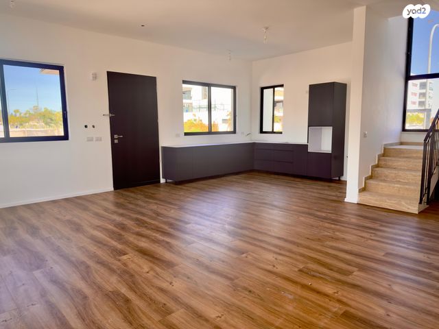 בית פרטי/ קוטג', עופרה, גן יבנה מערב, גן יבנה