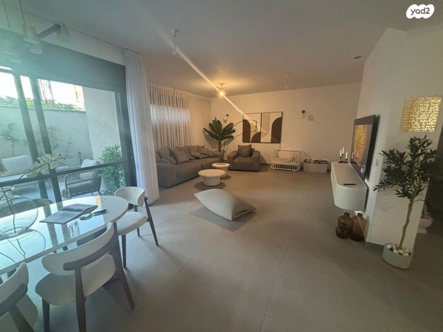 בית פרטי/ קוטג', מאיר אריאל, קרית האמנים, מצליח, רמלה