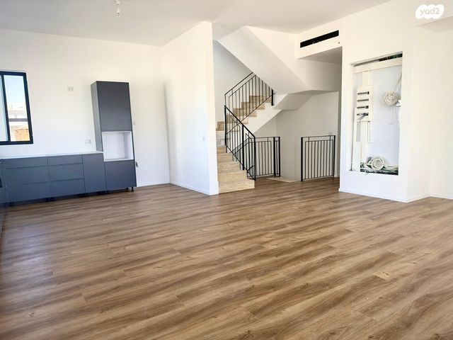 בית פרטי/ קוטג', עופרה, גן יבנה מערב, גן יבנה