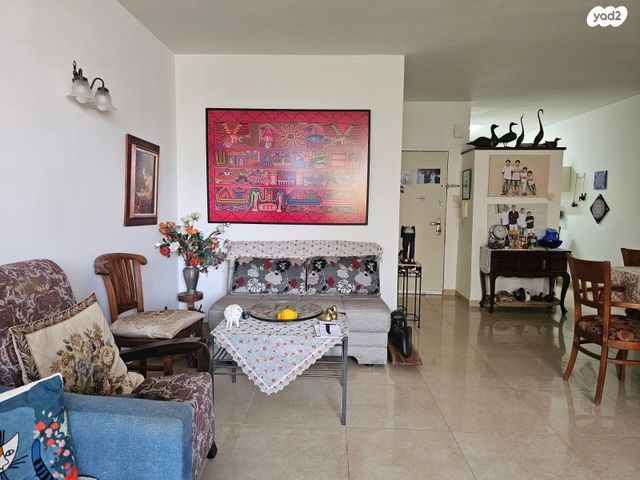 דירה, הפרחים, כפר סבא