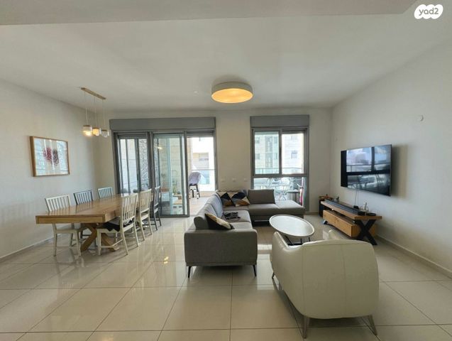 דירה, אפרים קציר, הוד השרון