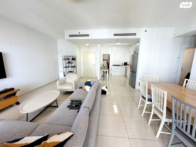 דירה, אפרים קציר, הוד השרון