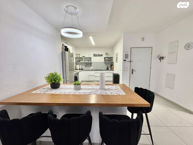 דירה, רחובות המדע, רחובות