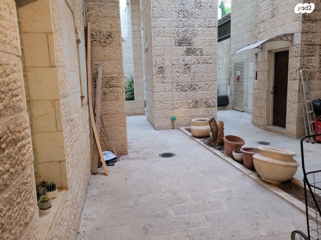 דירת גן, רפאל דה לה פרגולה, גילה, ירושלים