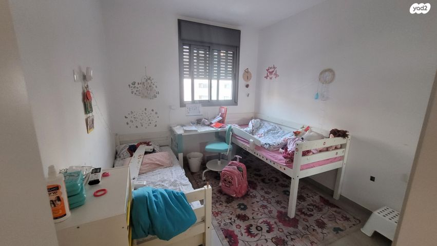 דירה, שרה אהרונסון, גדרה