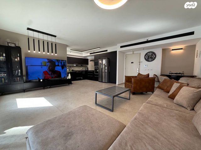 דירה, ראובן ברקת, קרית אילון, חולון