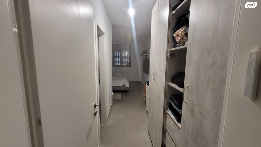 דירה, שרה אהרונסון, גדרה