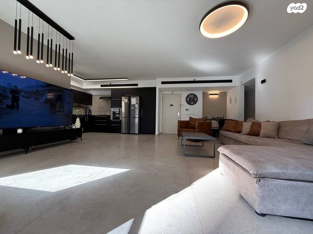 דירה, ראובן ברקת, קרית אילון, חולון