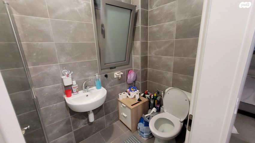 דירה, שרה אהרונסון, גדרה