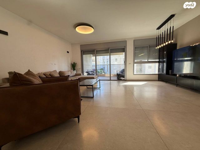 דירה, ראובן ברקת, קרית אילון, חולון