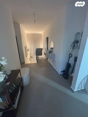 בית פרטי/ קוטג', מאיר אריאל, קרית האמנים, מצליח, רמלה