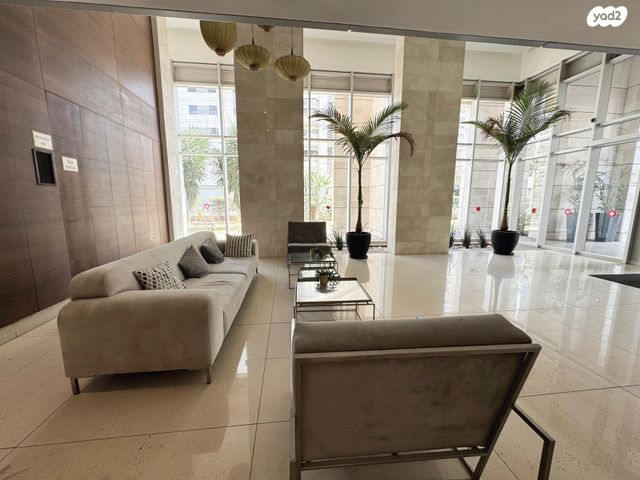 דירה, אפרים קציר, הוד השרון