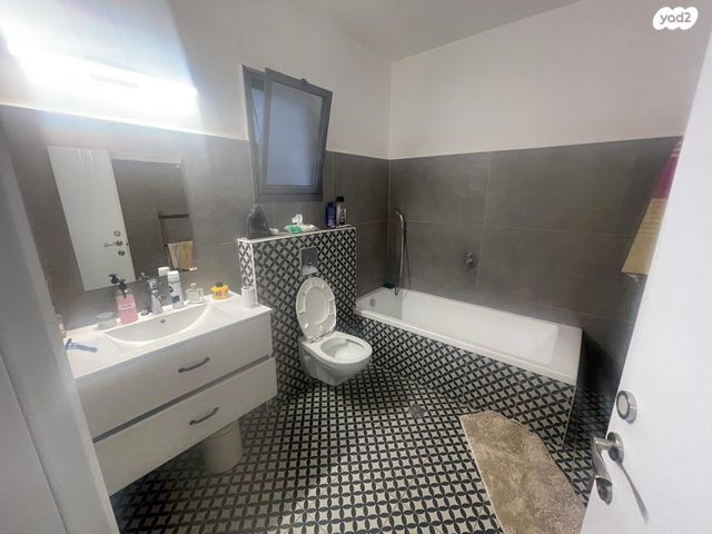 דו משפחתי, הצבעוני, קרית טבעון